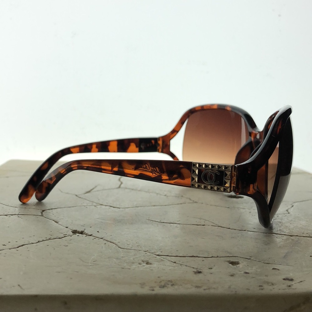 Oleg Cassini Huge Round Tortoise Shell Frame Medi… - image 6